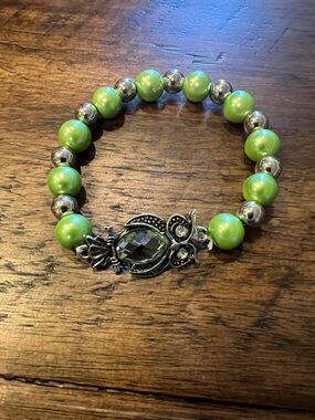 Green Beaded Stretch Bracelet with Silver Owl Accent